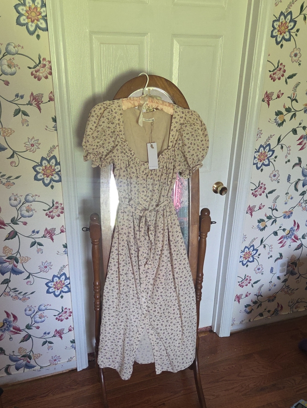 Floral Puff-Sleeve Midi Dress in Cream Neuflora